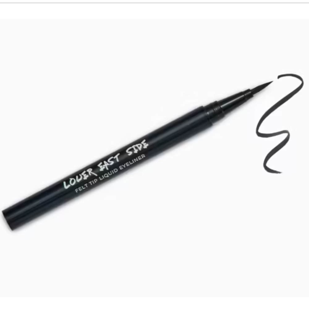 NWT LES BEAUTY
Felt Tip Eyeliner in Black